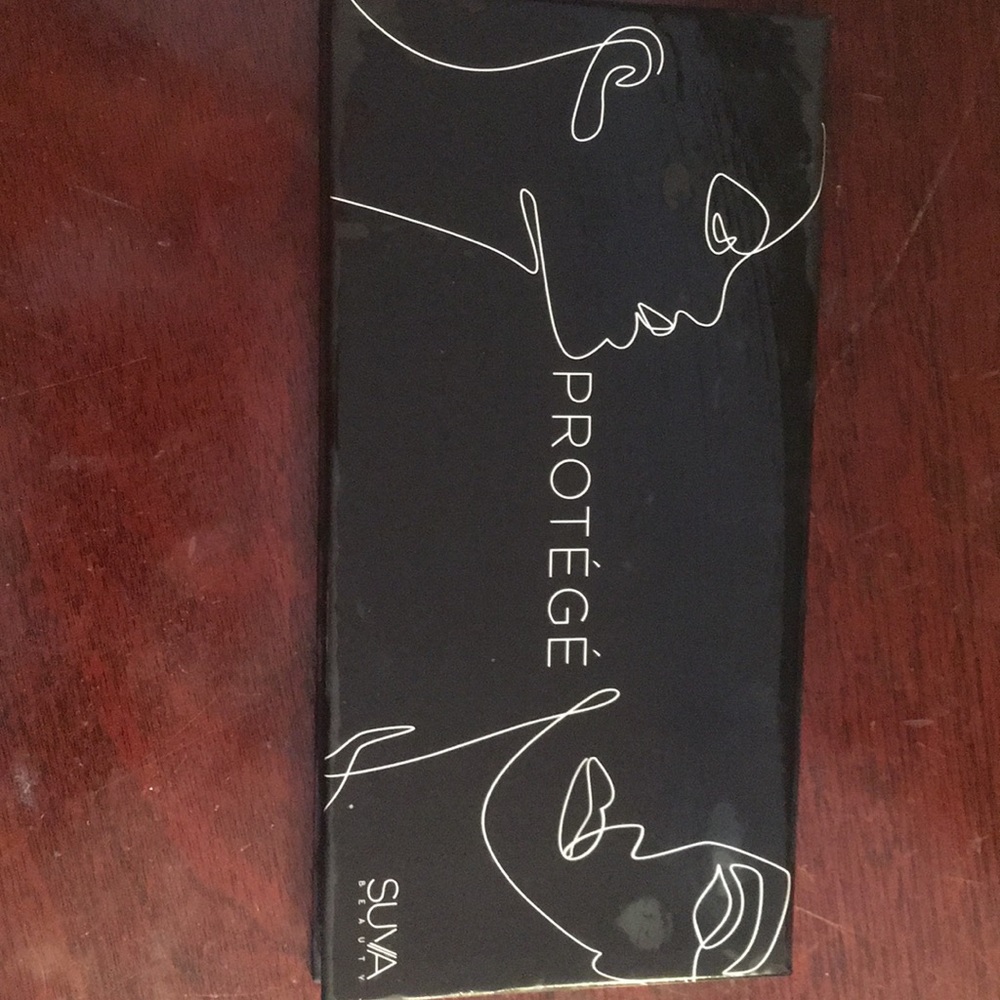 PROTÉGÉ EYESHADOW / HIGHLIGHT PALLETTE